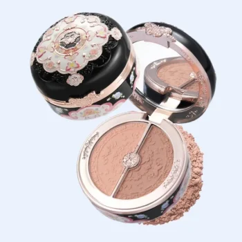 Рум'яна та матовий хайлайтер 2 в 1 від Flower Knows Butterfly Cloud Collar Rouge Box Highlighting & Blush Duo Powder (05 Pearwood)